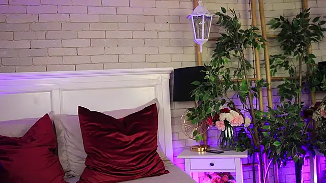 EmillyBronte online show from March 7, 8:27 pm