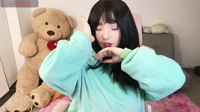 KuroChan420 online show from April 18, 5:32 am