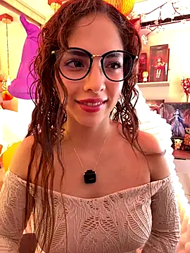 Snapshot of Zoe_Bae chatting on October 20, 8:34 pm Zoe Bae online show from October 20, 8:34 pm