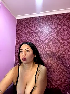 Snapshot of juliana_diaz chatting on October 13, 11:24 am juliana diaz online show from October 13, 11:24 am