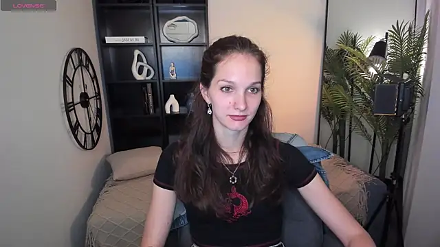 MirandaGlow online show from June 20, 5:33 am