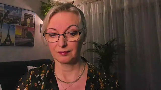 vanessa chat online show from April 19, 6:10 pm