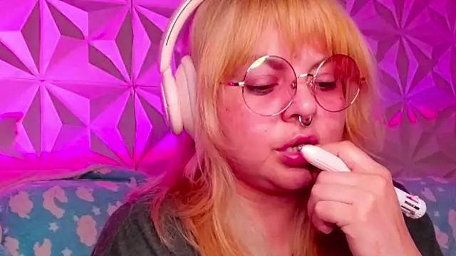 Satyn doll online show from October 14, 3:20 am