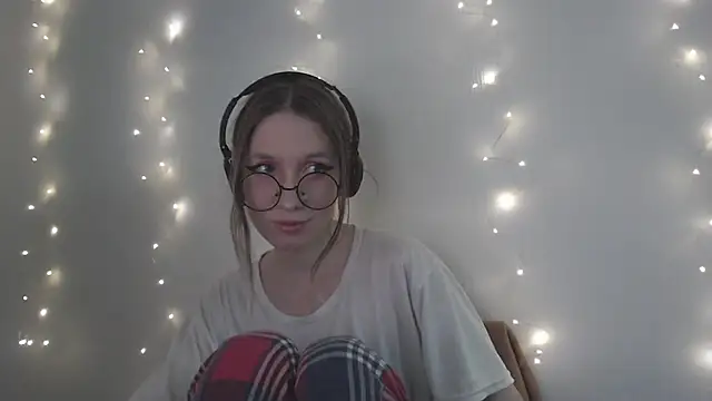  Hanna Moon  online show from December 5, 10:16 am