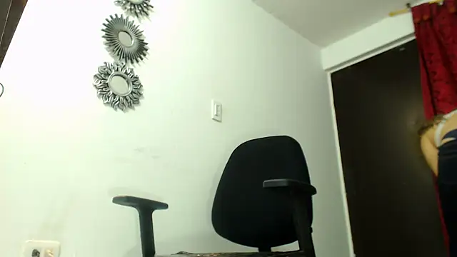 dalilasquirt1 online show from August 5, 10:16 pm