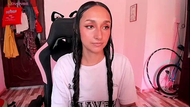 adrena 10 online show from April 18, 2:30 pm