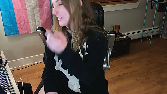 luluvaladon online show from September 28, 6:09 am