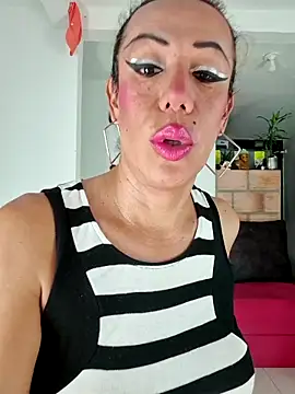 YOURSDEBORA online show from November 25, 7:58 pm