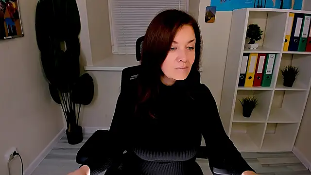 AnaMills online show from November 8, 3:39 pm