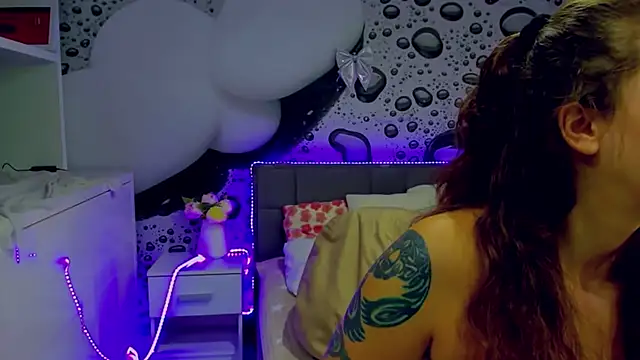 AlmaFancy online show from April 3, 6:00 am