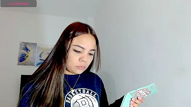 Kylie loveee online show from October 29, 12:31 pm