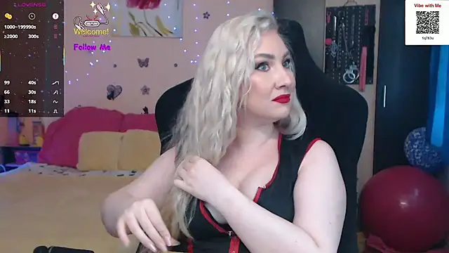 Snapshot of MissLexyGold chatting on September 17, 1:42 pm MissLexyGold online show from September 17, 1:42 pm