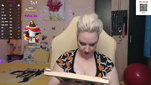 Snapshot of MissLexyGold chatting on October 4, 4:33 pm MissLexyGold online show from October 4, 4:33 pm
