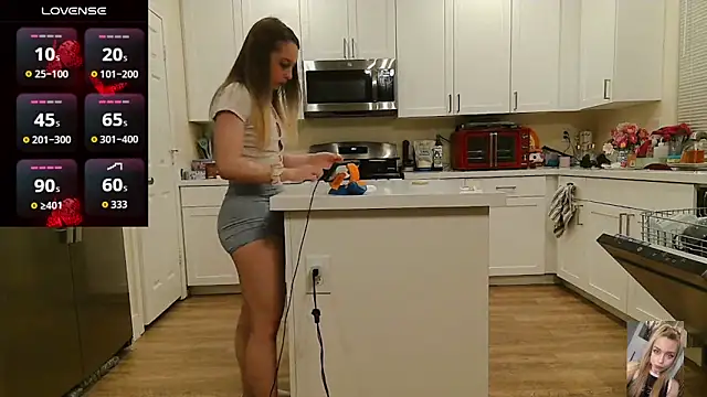 Blondiewithanass online show from April 1, 10:05 am