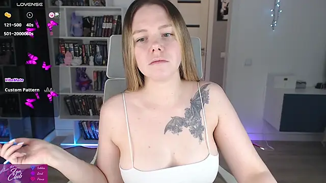 Emma Bryan online show from April 14, 10:32 pm