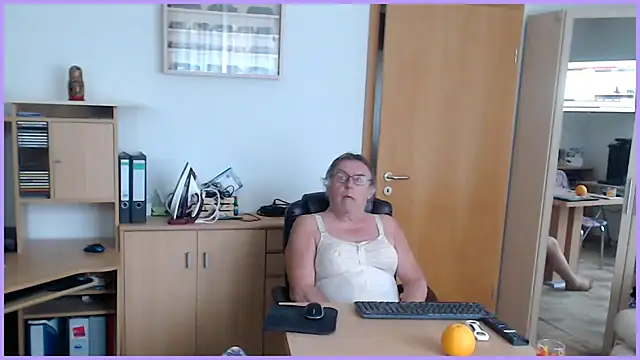 Snapshot of Sissygera chatting on October 12, 12:51 pm Sissygera online show from October 12, 12:51 pm