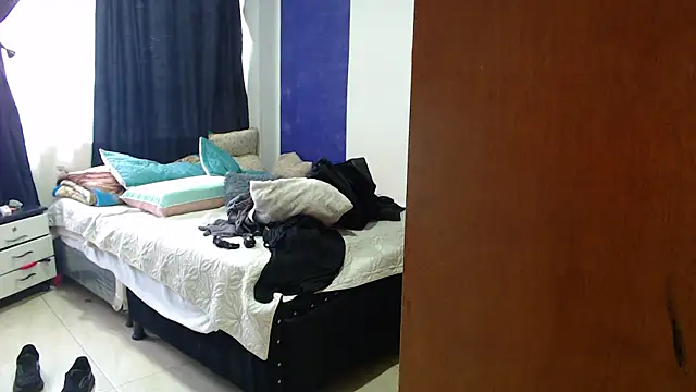 Ixchel Anaid online show from October 15, 6:21 pm