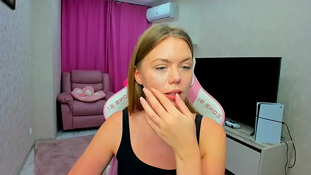 Strawberrye online show from February 23, 7:08 am