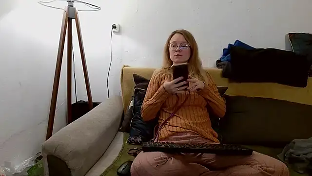 little-leni online show from January 13, 7:18 pm