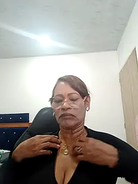 Snapshot of BustyMilf_ chatting on October 19, 4:20 pm BustyMilf online show from October 19, 4:20 pm