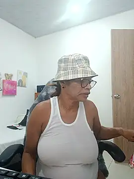 Snapshot of BustyMilf_ chatting on September 15, 4:47 pm BustyMilf online show from September 15, 4:47 pm