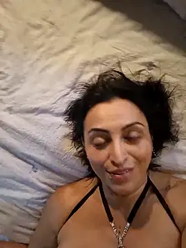 zullyxhot online show from February 14, 12:01 am