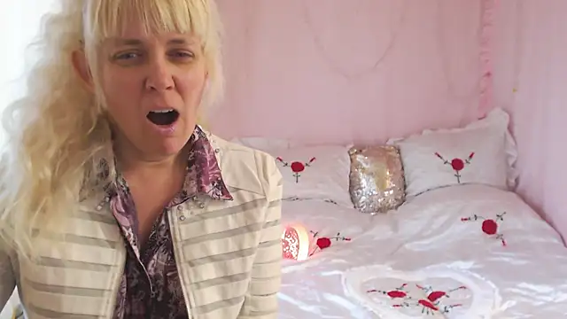 SunnySylvia online show from November 28, 7:11 am