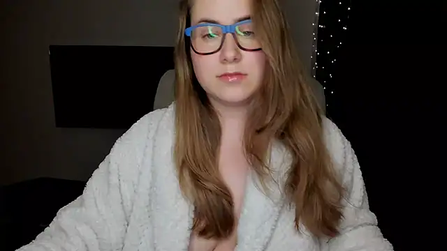 Snapshot of SeasonalSomeone chatting on October 26, 10:38 pm SeasonalSomeone online show from October 26, 10:38 pm
