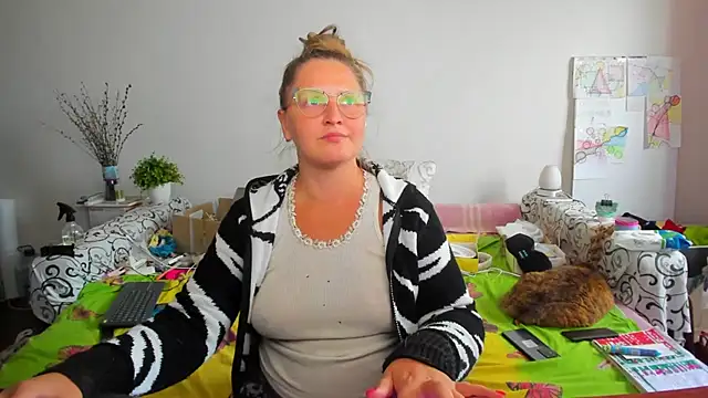 Snapshot of IamYourNarcotic chatting on October 10, 12:32 pm IamYourNarcotic online show from October 10, 12:32 pm