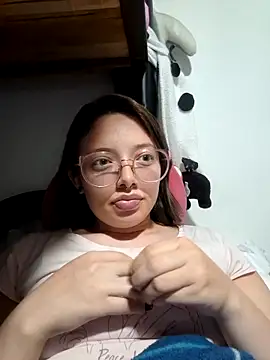 Snapshot of linda-schmidt chatting on October 13, 10:56 pm linda-schmidt online show from October 13, 10:56 pm