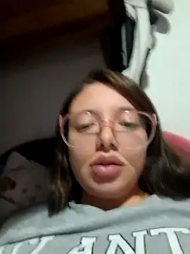 Snapshot of linda-schmidt chatting on October 18, 2:47 am linda-schmidt online show from October 18, 2:47 am