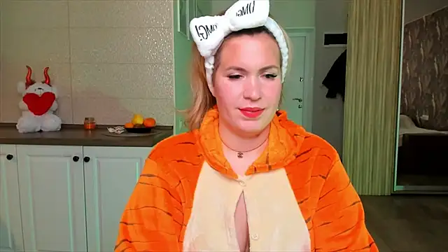 HotTiffani online show from November 22, 7:33 am