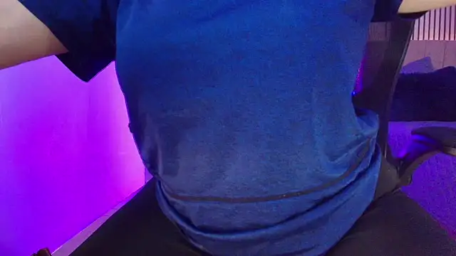 JuliRamirez online show from April 15, 5:57 pm