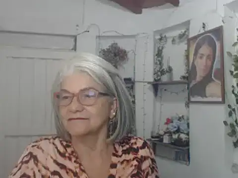 Snapshot of FunnyGrandma chatting on September 13, 1:57 am FunnyGrandma online show from September 13, 1:57 am