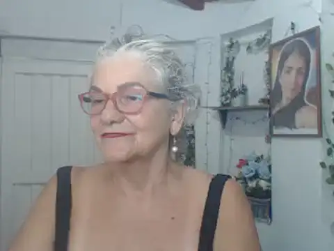 Snapshot of FunnyGrandma chatting on September 15, 2:31 am FunnyGrandma online show from September 15, 2:31 am