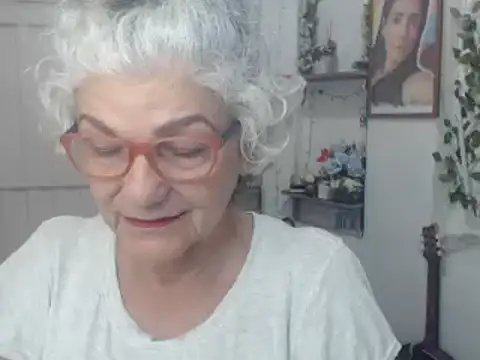 Snapshot of FunnyGrandma chatting on September 10, 1:27 am FunnyGrandma online show from September 10, 1:27 am
