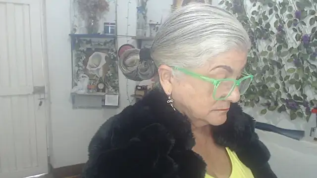 FunnyGrandma online show from March 27, 10:43 pm