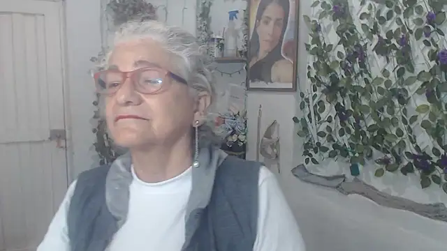 FunnyGrandma online show from November 16, 4:36 am