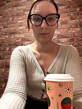 The Snowwhitee online show from December 4, 9:04 pm