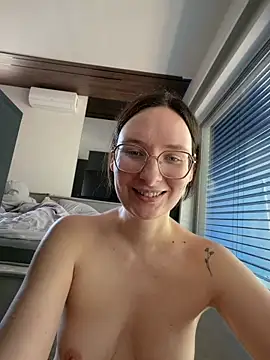 The Snowwhitee online show from March 10, 10:41 am