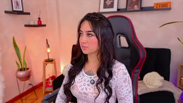 EmmyEvans1 online show from February 17, 7:35 pm