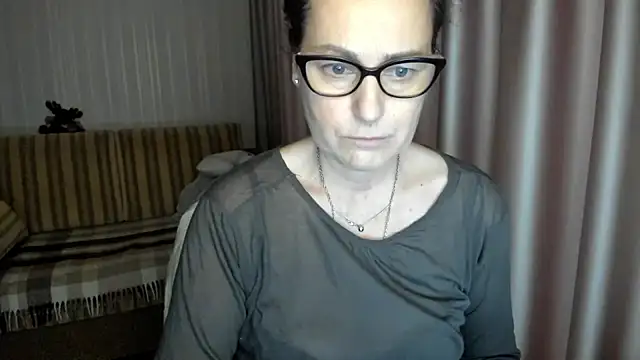 lauraoven online show from December 21, 11:25 am