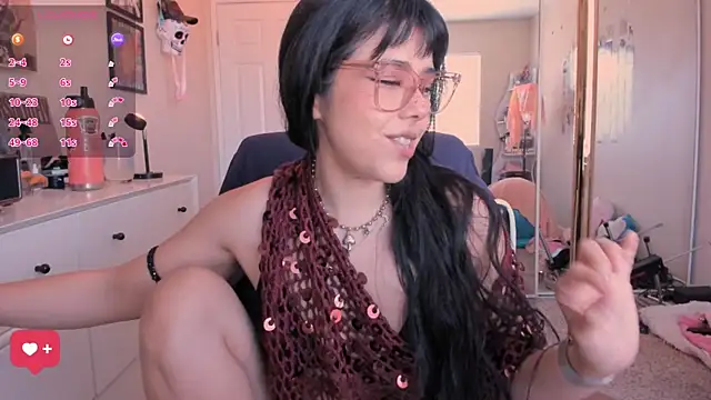 Evie-Luna online show from April 19, 12:32 am