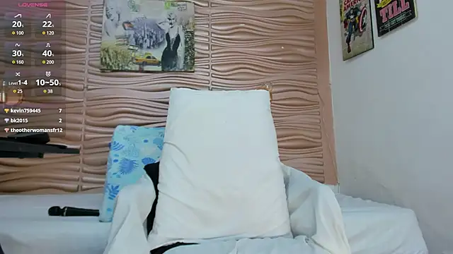 mia pineda online show from December 14, 8:58 pm