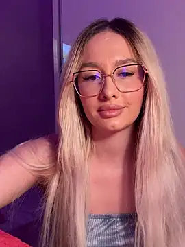 Snapshot of mollyxxx chatting on October 9, 2:26 am mollyxxx online show from October 9, 2:26 am