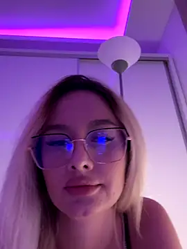 Snapshot of mollyxxx chatting on October 2, 2:38 am mollyxxx online show from October 2, 2:38 am