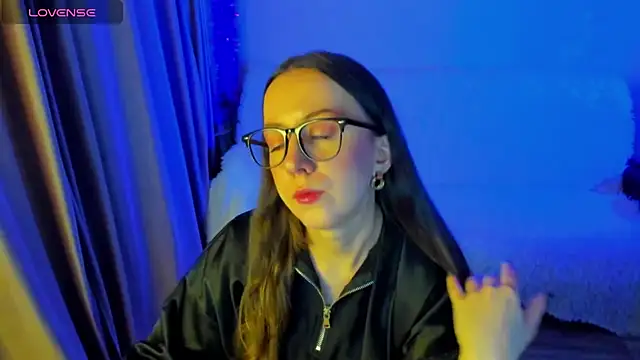 CurlySteph online show from January 5, 5:27 pm