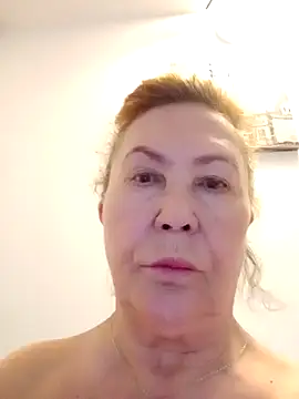 Hottie-Mom online show from April 19, 7:30 am