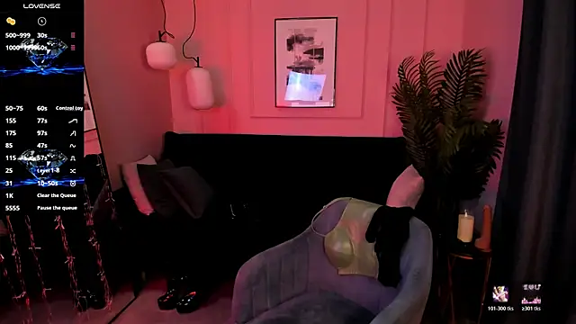 KylieMellow online show from March 29, 5:28 am