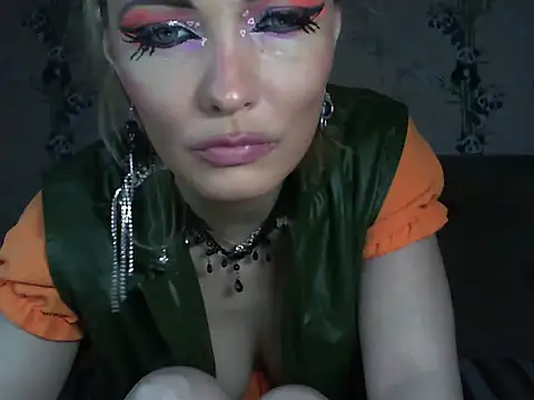 WildMissNiks online show from March 26, 9:00 am